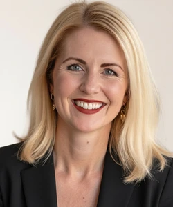 Sarah Bush headshot