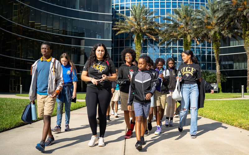 learning pod students receive tour of UCF