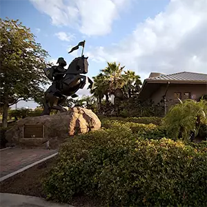 UCF Knight statue outside Fairwinds Alumni Center