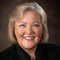 Lynn Tipton headshot