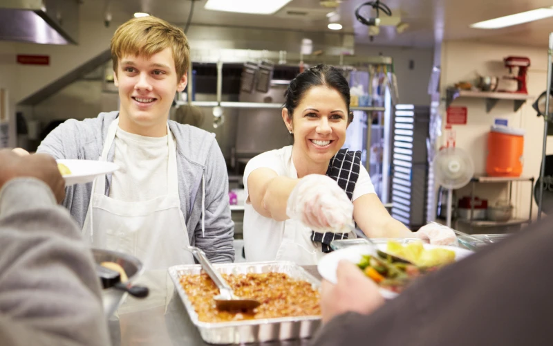 Student volunteers serving food